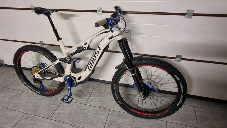 Ghost HYBRIDE ASX Essential 160 2021 2021 Mountainbike usato, Grigio chiaro — immagine 15 di 26