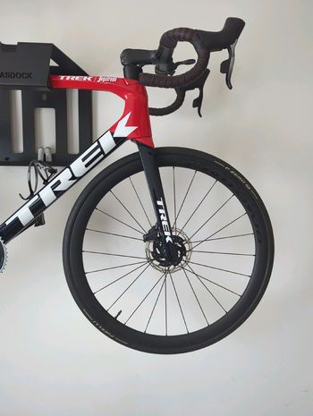 Used Trek Émonda SLR 7 eTap 2022 2022 Road & Gravel, Red — image 2 of 9
