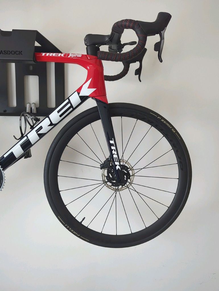 Used Trek Émonda SLR 7 eTap 2022 2022 Road & Gravel, Red — image 2 of 9