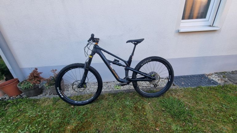 Used Canyon Spectral CF 7.0 2020 Mountainbike, Black — image 1 of 15