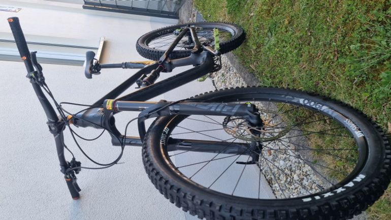 Used Canyon Spectral CF 7.0 2020 Mountainbike, Black — image 3 of 15