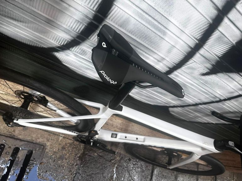 Colnago V4RS BIANCO PERLA Perlmutt-Weiß/DURA-ACE Di2/DEDA SL45/Gr.510=54/55 NEU 2024 Road & Gravel d'occasion — image 5 sur 6