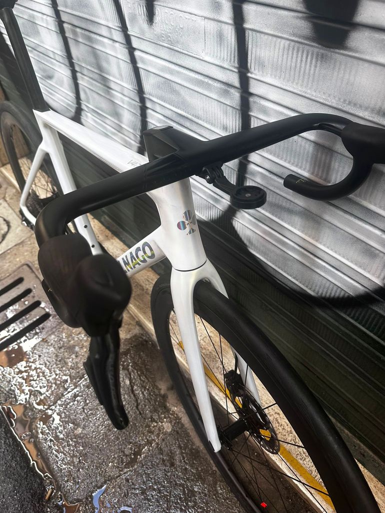 Colnago V4RS BIANCO PERLA Perlmutt-Weiß/DURA-ACE Di2/DEDA SL45/Gr.510=54/55 NEU 2024 Road & Gravel d'occasion — image 4 sur 6