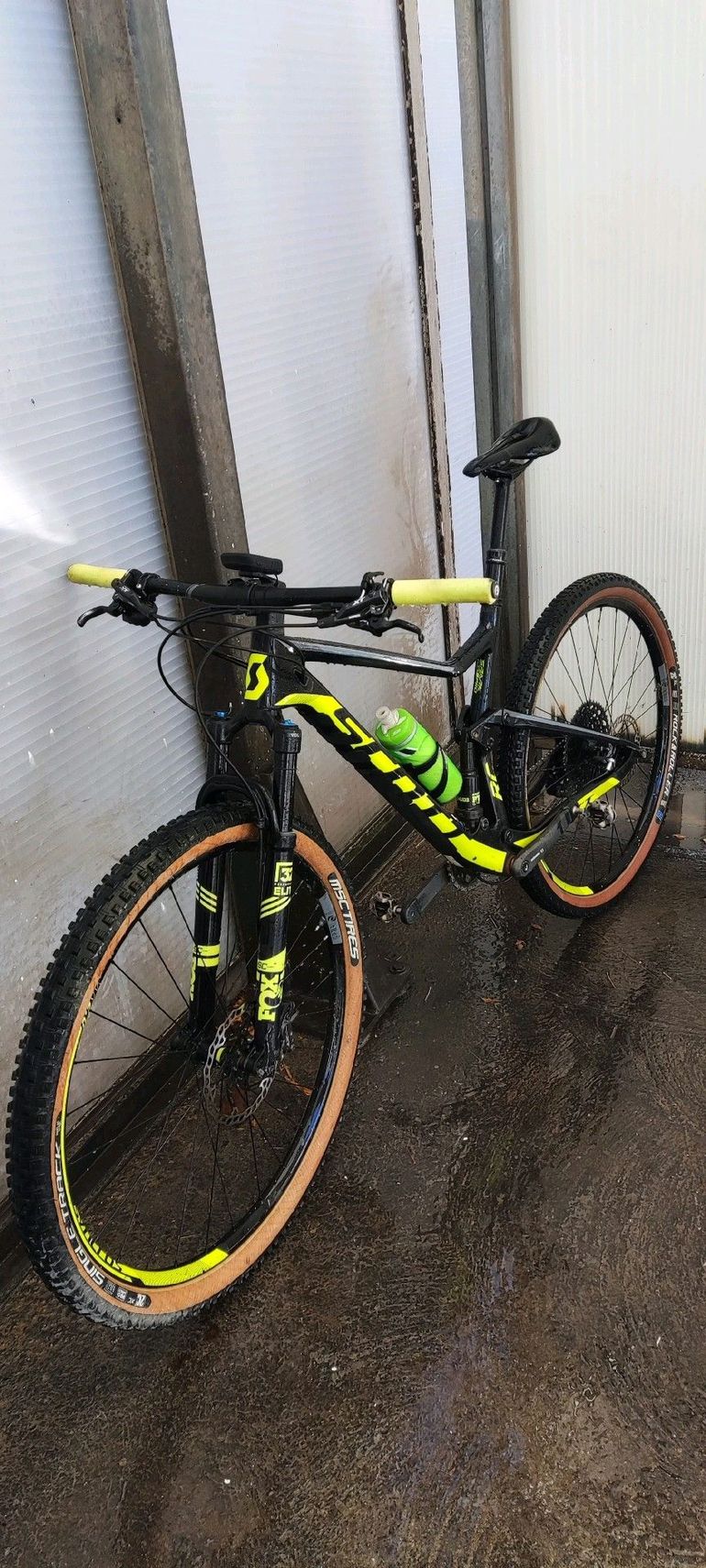 Używany Scott Spark RC 900 Pro 2018 2018 Mountainbike — zdjęcie 2 z 6