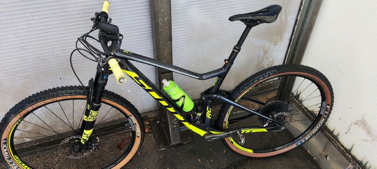Używany Scott Spark RC 900 Pro 2018 2018 Mountainbike — zdjęcie 3 z 6