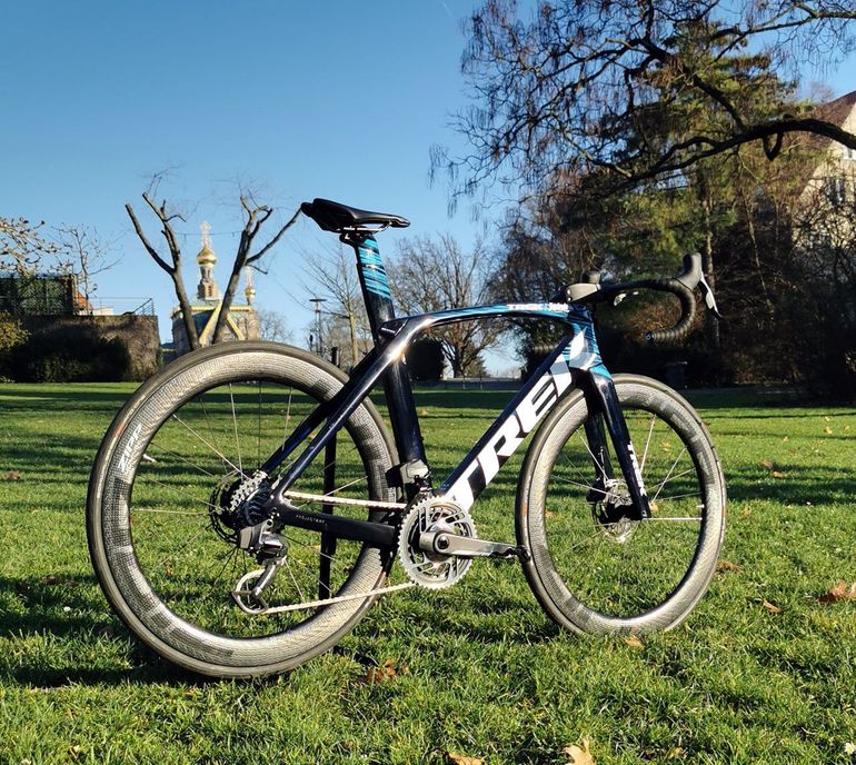 Used Trek TREK MADONE Segafredo SLR PROJECT ONE "BLUE TINT" CERAMICPEED/SRAM AXS/Gr.56 NEU 2022 Road & Gravel — image 2 of 20