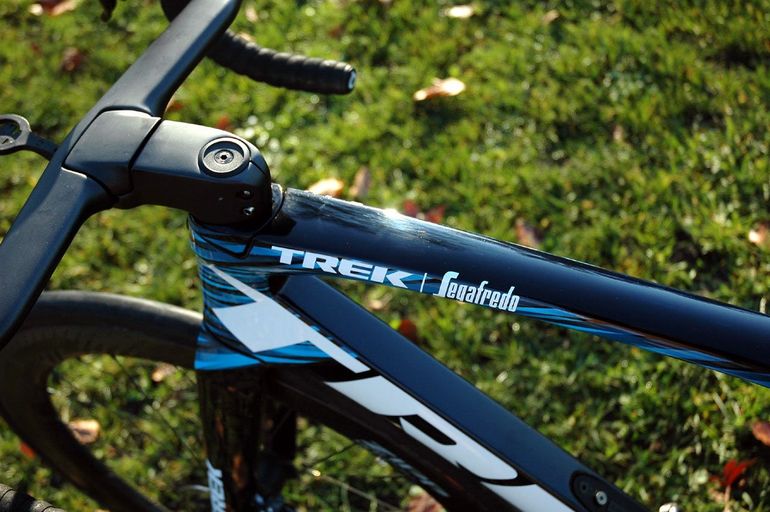 Used Trek TREK MADONE Segafredo SLR PROJECT ONE "BLUE TINT" CERAMICPEED/SRAM AXS/Gr.56 NEU 2022 Road & Gravel — image 18 of 20