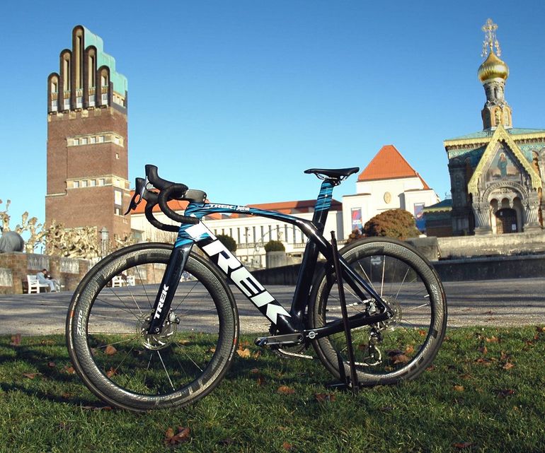 Used Trek TREK MADONE Segafredo SLR PROJECT ONE "BLUE TINT" CERAMICPEED/SRAM AXS/Gr.56 NEU 2022 Road & Gravel — image 4 of 20