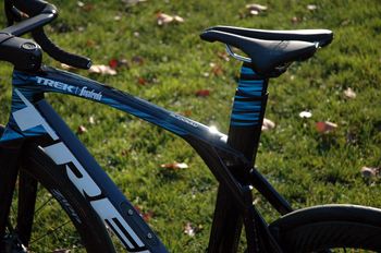 Used Trek TREK MADONE Segafredo SLR PROJECT ONE "BLUE TINT" CERAMICPEED/SRAM AXS/Gr.56 NEU 2022 Road & Gravel — image 9 of 20