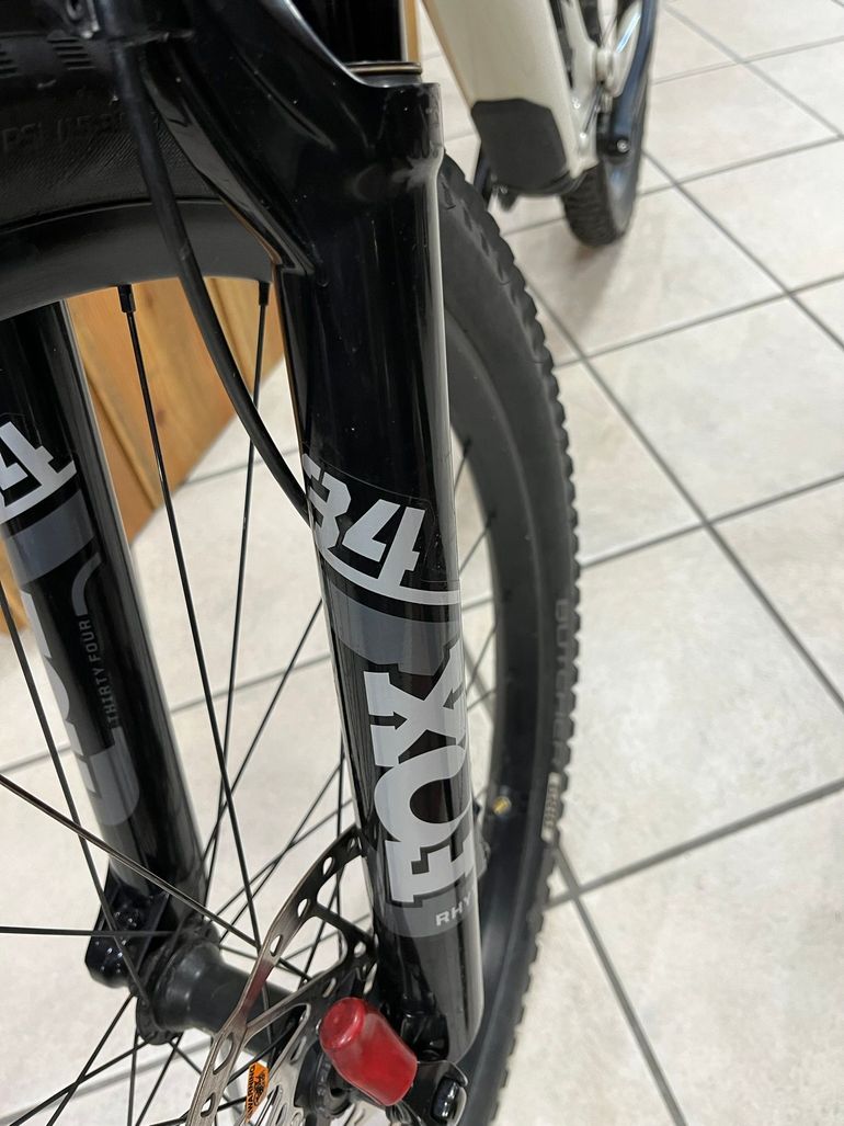Used Specialized Stumpjumper carbon comp 2022 Mountainbike, Light Gray — image 10 of 14