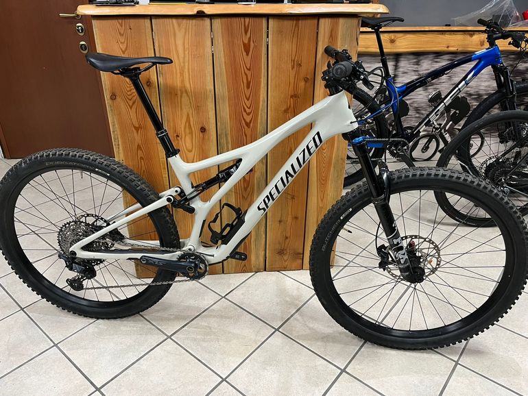 Used Specialized Stumpjumper carbon comp 2022 Mountainbike, Light Gray — image 1 of 14
