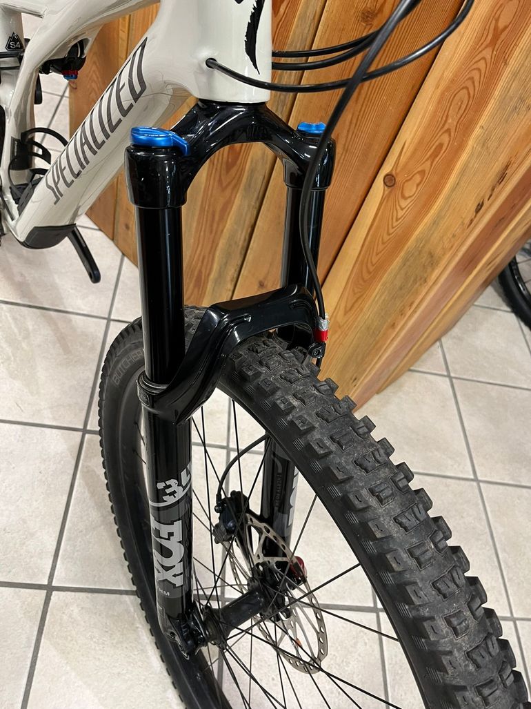 Used Specialized Stumpjumper carbon comp 2022 Mountainbike, Light Gray — image 6 of 14