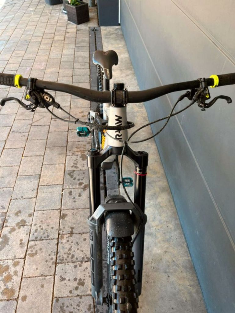 Used RAAW Madonna V2.2 2021 Mountainbike — image 3 of 6