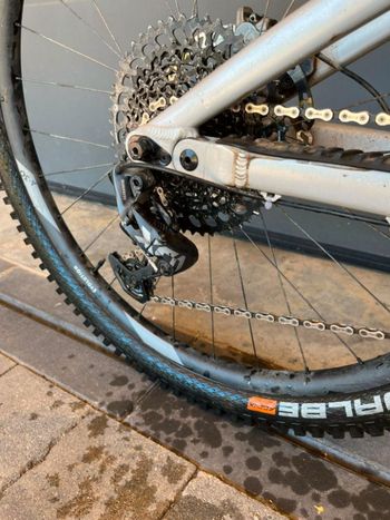 Used RAAW Madonna V2.2 2021 Mountainbike — image 4 of 6