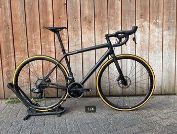 Used Specialized Aethos Pro - SRAM Force eTap AXS 2022 2022 Road & Gravel