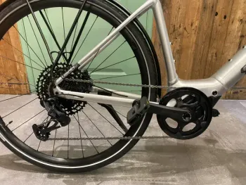 Used Specialized Turbo Vado SL 5.0 EQ 2023 Mountainbike, Light Gray — image 2 of 3
