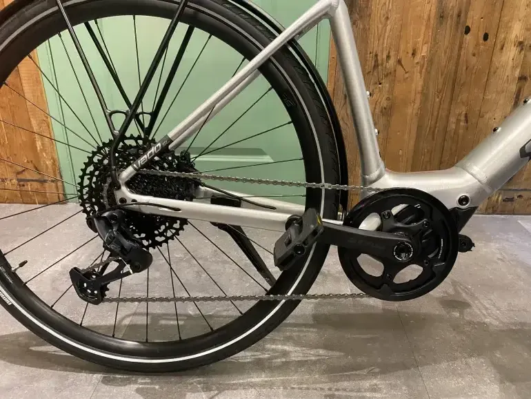 Used Specialized Turbo Vado SL 5.0 EQ 2023 Mountainbike, Light Gray — image 2 of 3