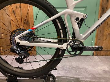 Gebrauchtes Mondraker F-PODIUM CARBON DC RR 2023 2023 Mountainbike, Hellgrau, 29 — Bild 3 von 3