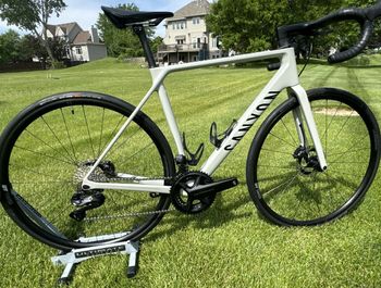 Used Canyon Endurace CF SL 8 Disc Di2 2022 2022 Road & Gravel — image 1 of 8