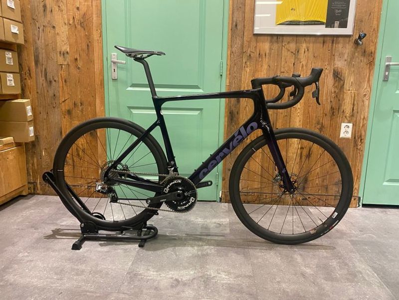 Cervélo Caledonia-5 Red eTAP AXS Disc 2021 2021 Road & Gravel d'occasion