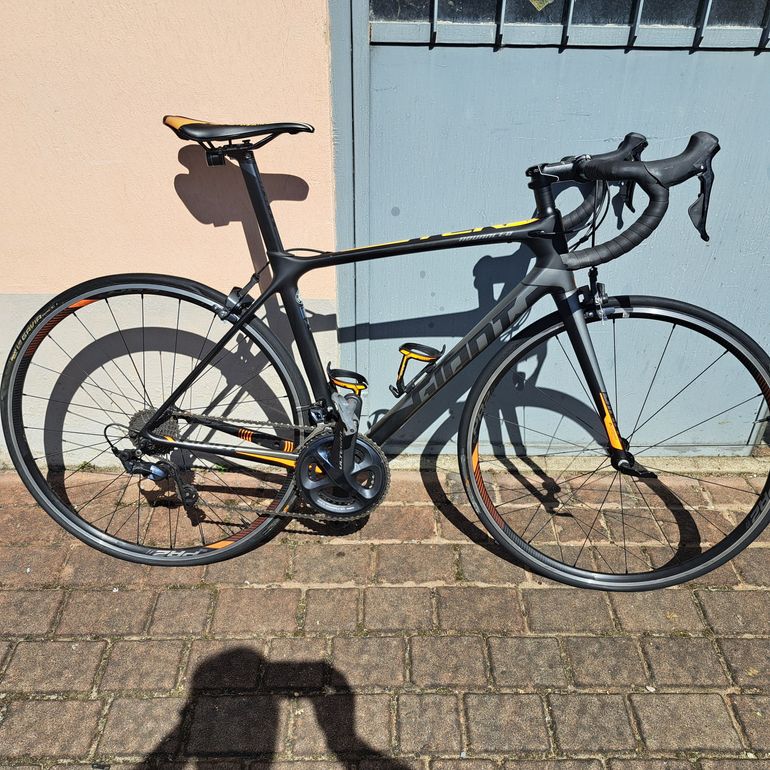 Giant TCR ADVANCED 1 2018 Road & Gravel d'occasion — image 2 sur 8