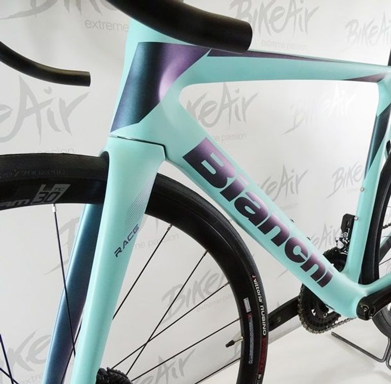 Used Bianchi Oltre Race 105 Di2 2024 Road & Gravel, Blue — image 5 of 7