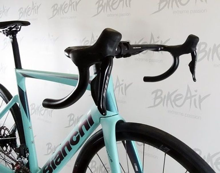 Used Bianchi Oltre Race 105 Di2 2024 Road & Gravel, Blue — image 7 of 7