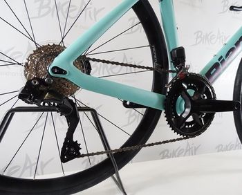Used Bianchi Oltre Race 105 Di2 2024 Road & Gravel, Blue — image 3 of 7