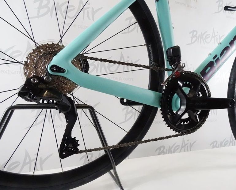 Used Bianchi Oltre Race 105 Di2 2024 Road & Gravel, Blue — image 3 of 7