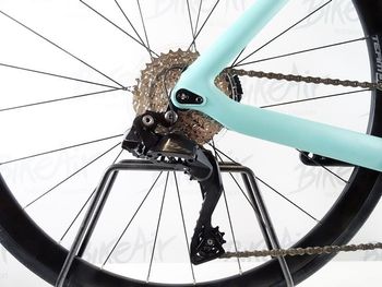 Used Bianchi Oltre Race 105 Di2 2024 Road & Gravel, Blue — image 4 of 7