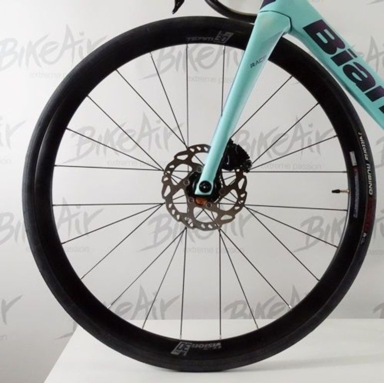 Used Bianchi Oltre Race 105 Di2 2024 Road & Gravel, Blue — image 6 of 7