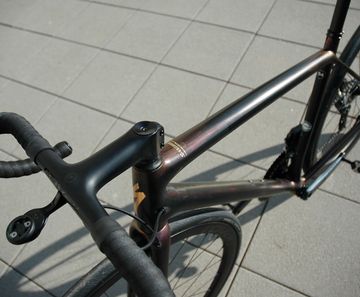 Specialized SWORKS S-WORKS AETHOS LTD 50th anniversary GOLD/CHAMELEON Gr. 54 2024 Road & Gravel d'occasion — image 3 sur 9