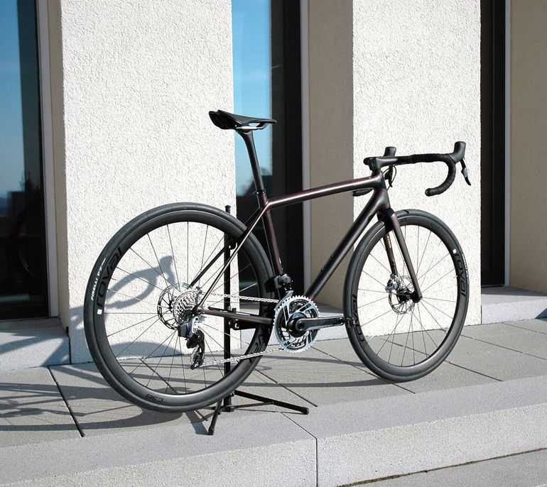 Specialized SWORKS S-WORKS AETHOS LTD 50th anniversary GOLD/CHAMELEON Gr. 54 2024 Road & Gravel d'occasion — image 2 sur 9