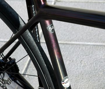 Specialized SWORKS S-WORKS AETHOS LTD 50th anniversary GOLD/CHAMELEON Gr. 54 2024 Road & Gravel d'occasion — image 4 sur 9