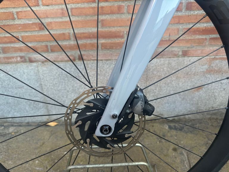 Trek Domane SL 7 AXS Gen 4 2023 2023 Road & Gravel usato, Grigio chiaro — immagine 8 di 11