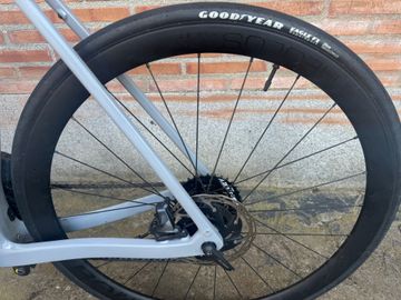 Trek Domane SL 7 AXS Gen 4 2023 2023 Road & Gravel usato, Grigio chiaro — immagine 7 di 11