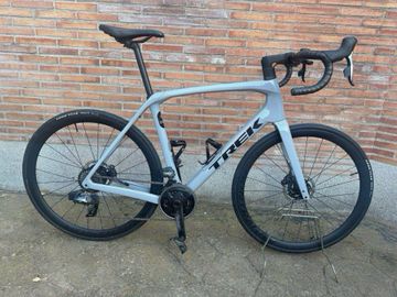 Trek Domane SL 7 AXS Gen 4 2023 2023 Road & Gravel usato, Grigio chiaro — immagine 5 di 11