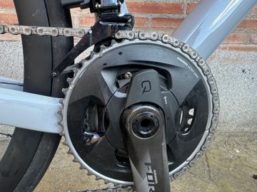 Trek Domane SL 7 AXS Gen 4 2023 2023 Road & Gravel usato, Grigio chiaro — immagine 4 di 11