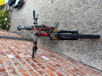 Used Canyon spec 2016 Mountainbike, Red — image 3 of 4