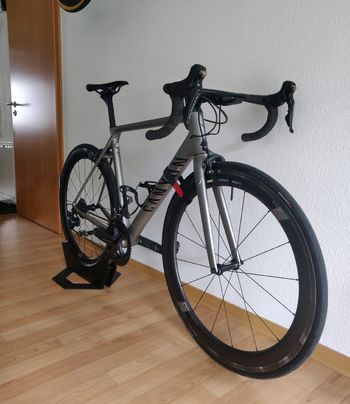 Canyon Ultimate CF SLX 8.0 2018 2018 Road & Gravel usato, Grigio chiaro — immagine 2 di 12