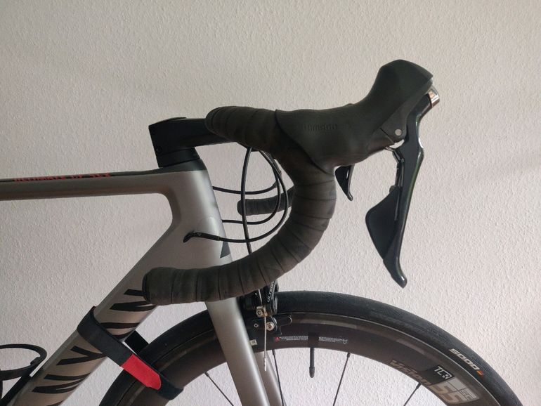 Canyon Ultimate CF SLX 8.0 2018 2018 Road & Gravel usato, Grigio chiaro — immagine 4 di 12