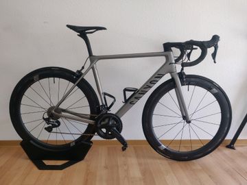 Used Canyon Ultimate CF SLX 8.0 2018 2018 Road & Gravel, Light Gray — image 1 of 12