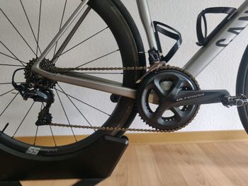 Canyon Ultimate CF SLX 8.0 2018 2018 Road & Gravel usato, Grigio chiaro — immagine 3 di 12