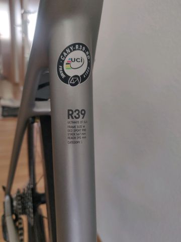 Used Canyon Ultimate CF SLX 8.0 2018 2018 Road & Gravel, Light Gray — image 10 of 12