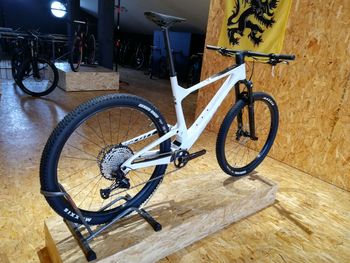 Used Scott Spark RC Team 2023 2023 Mountainbike, White, 29 — image 6 of 6