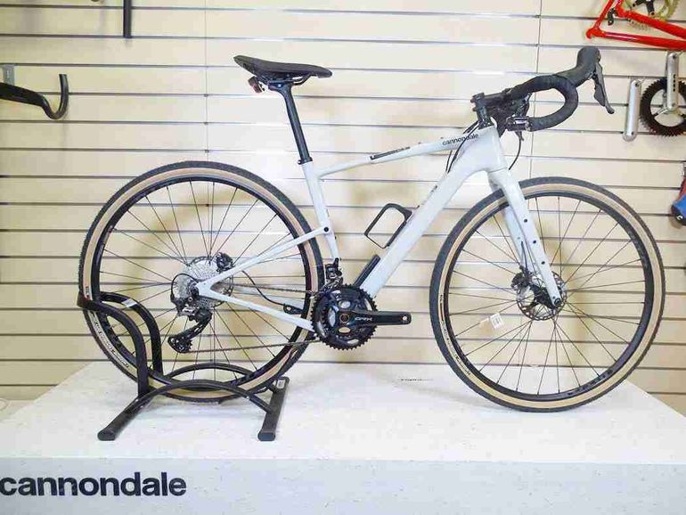 Cannondale Topstone Carbon 2 L 2023 2023 Road & Gravel usato, Bianco — immagine 1 di 12