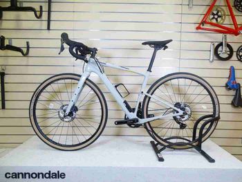 Cannondale Topstone Carbon 2 L 2023 2023 Road & Gravel usato, Bianco — immagine 2 di 12