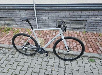 Used Canyon Roadlite CF 8.0 2023 Road & Gravel, Light Gray — image 2 of 5