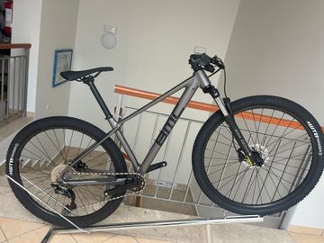 Gebrauchtes BMC Twostroke AL SIX (21370) 2023 Mountainbike, Hellgrau — Bild 1 von 8