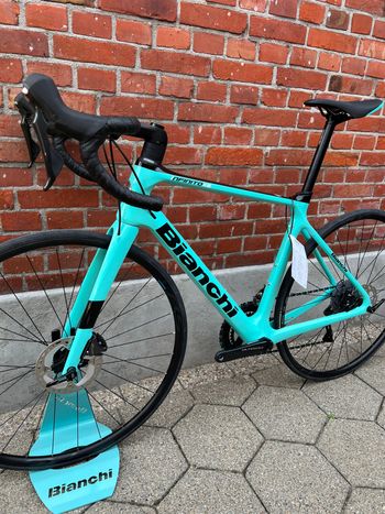 Used Bianchi NEW! Infinito XE/Disc Brakes/Voll Carbon/Shimano Ultegra/Size 53 & 55 & 57 2023 Road & Gravel, Grün — image 12 of 16